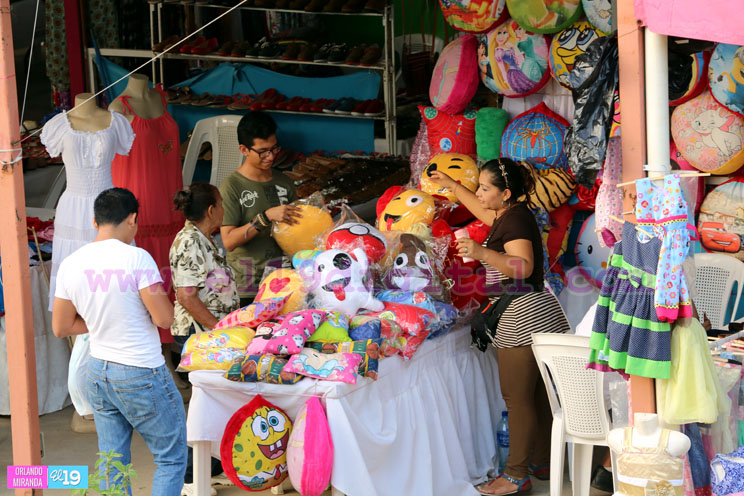 Pequeños protagonistas esperan más visitantes en la Feria Navideña  