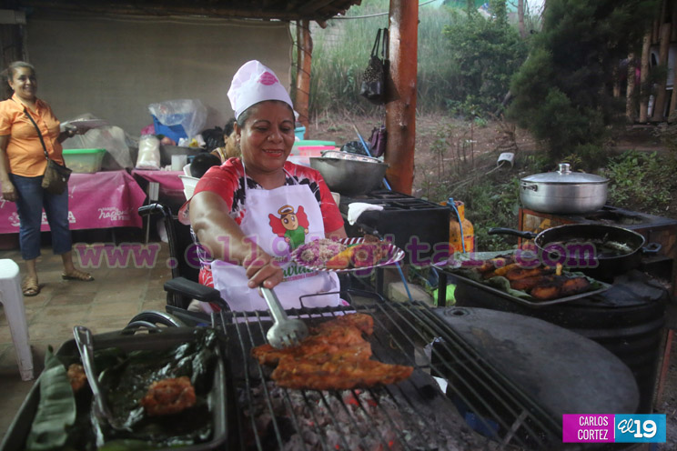 Visite el Parque Nacional de Ferias y disfrute del rico y tradicional relleno navideño  