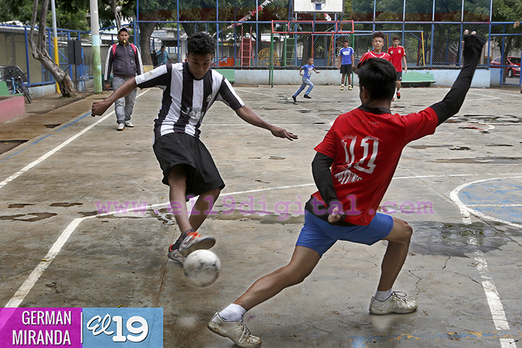 Equipos de fútbol participan en tarde de penales