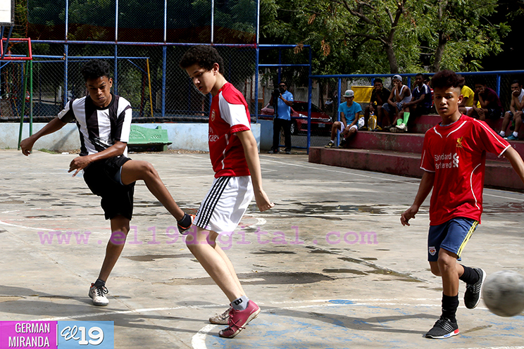 Equipos de fútbol participan en tarde de penales