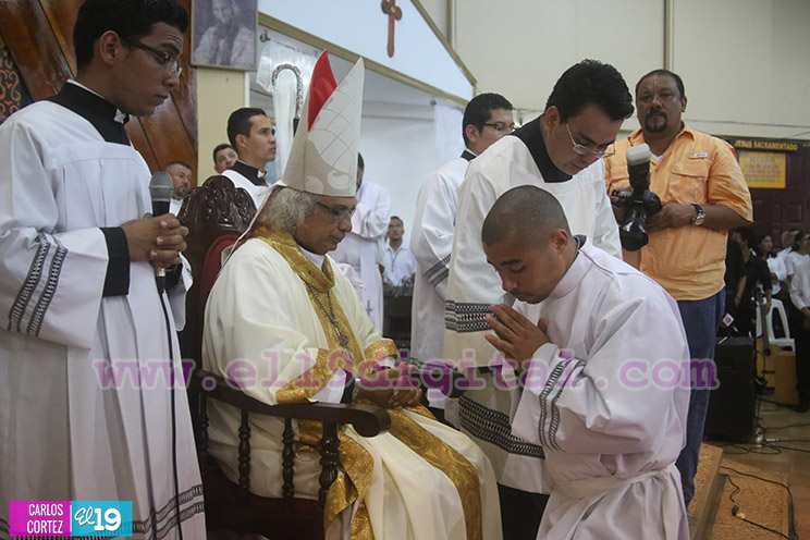 Cardenal Brenes ordena diacono al seminarista brasiñelo, Isael Felipe Da Silva