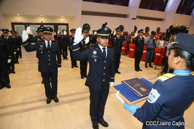 Daniel y Rosario presiden XIX Promoción de Cadetes de la Policía Nacional