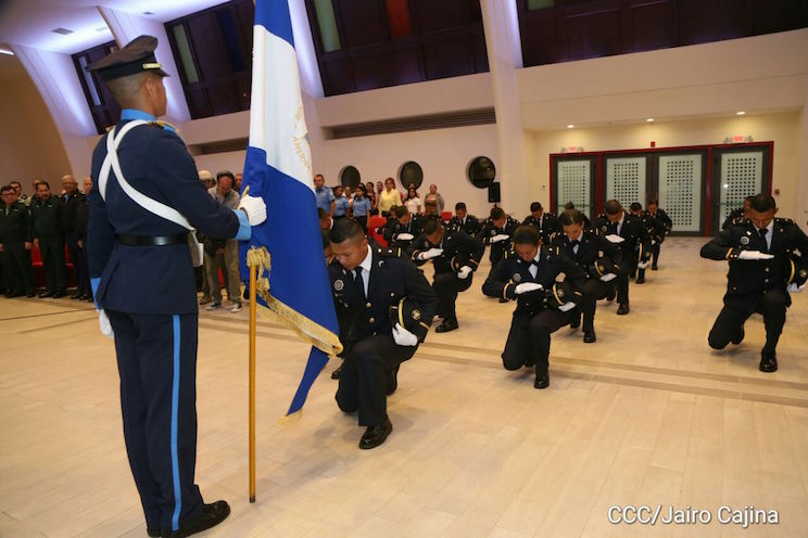 Daniel y Rosario presiden XIX Promoción de Cadetes de la Policía Nacional