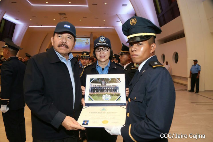 Daniel y Rosario presiden XIX Promoción de Cadetes de la Policía Nacional