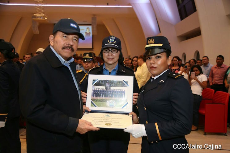 Daniel y Rosario presiden XIX Promoción de Cadetes de la Policía Nacional