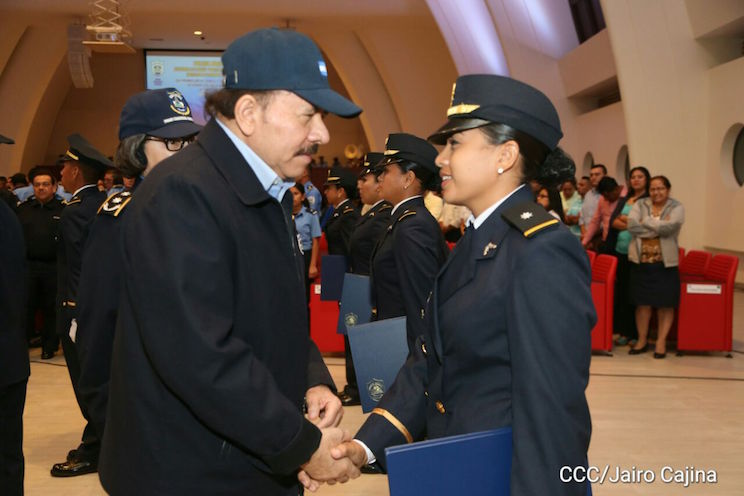Daniel y Rosario presiden XIX Promoción de Cadetes de la Policía Nacional