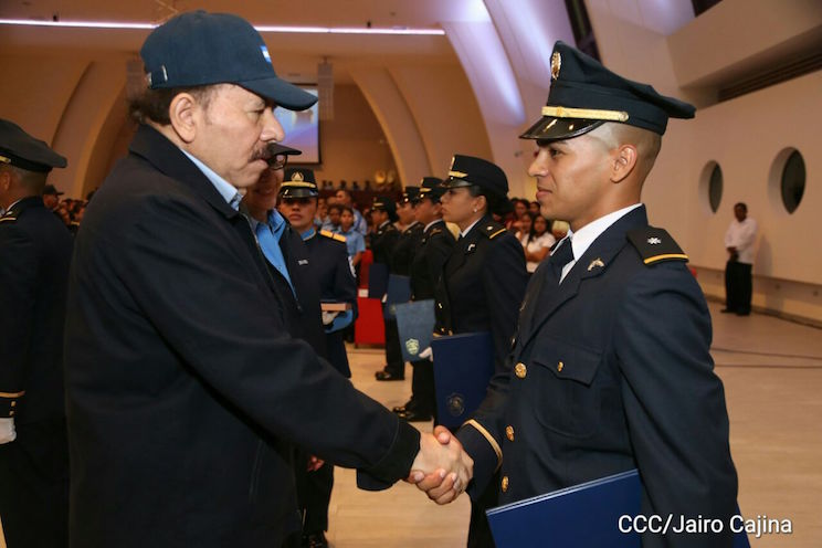 Daniel y Rosario presiden XIX Promoción de Cadetes de la Policía Nacional