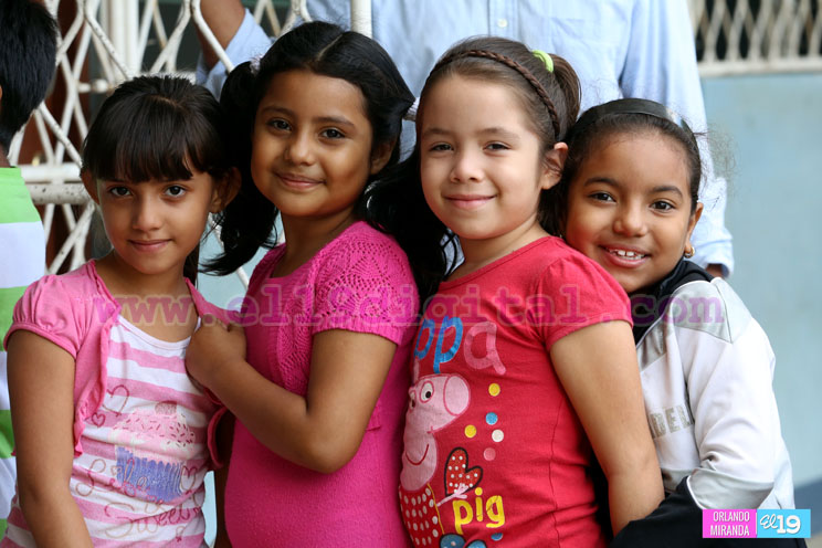 Niños agradecen regalo del Presidente Daniel y Compañera Rosario