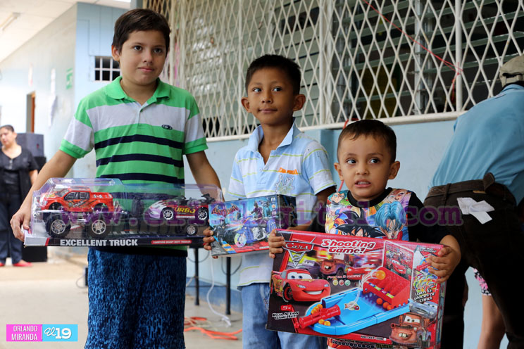 Niños agradecen regalo del Presidente Daniel y Compañera Rosario