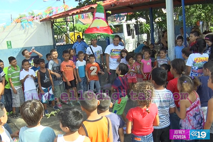 Agradecen al Gobierno por hacer feliz a niñas y niños con  entrega de juguetes