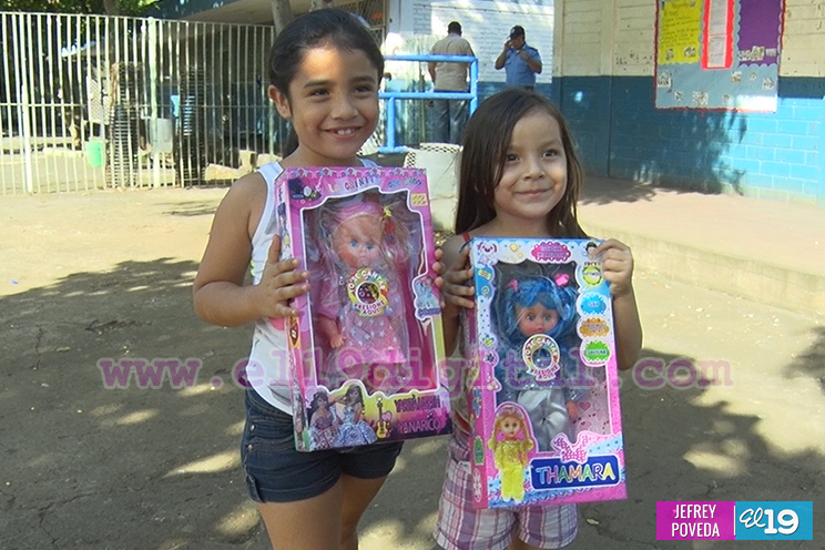 Agradecen al Gobierno por hacer feliz a niñas y niños con  entrega de juguetes