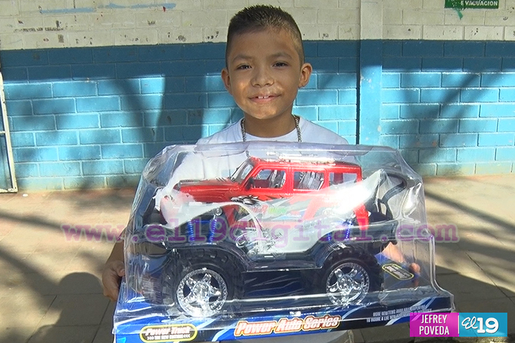 Agradecen al Gobierno por hacer feliz a niñas y niños con  entrega de juguetes