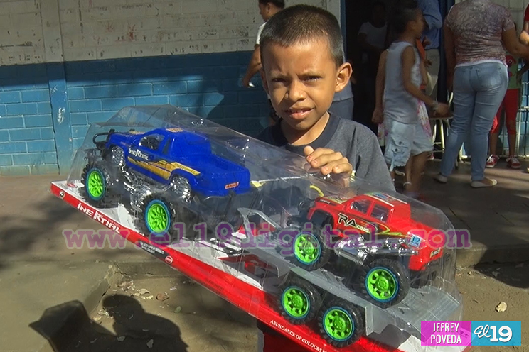 Agradecen al Gobierno por hacer feliz a niñas y niños con  entrega de juguetes