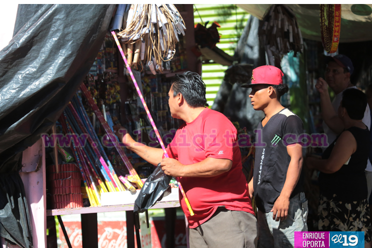 Buenas ventas en los tramos de pólvora