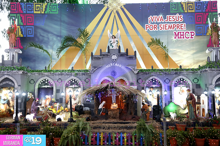 La víspera de Navidad es vivida con alegría en la Avenida de Bolívar a Chávez