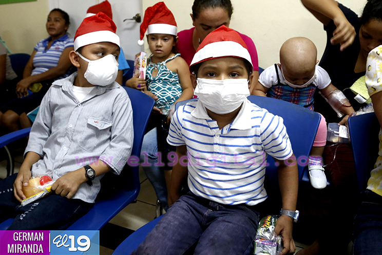 Pacientitos de La Mascota celebran la Navidad con alegría