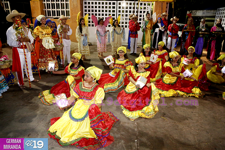 Familias disfrutaron tradicional Pastorela  que recorrió Avenida de Bolívar a Chávez