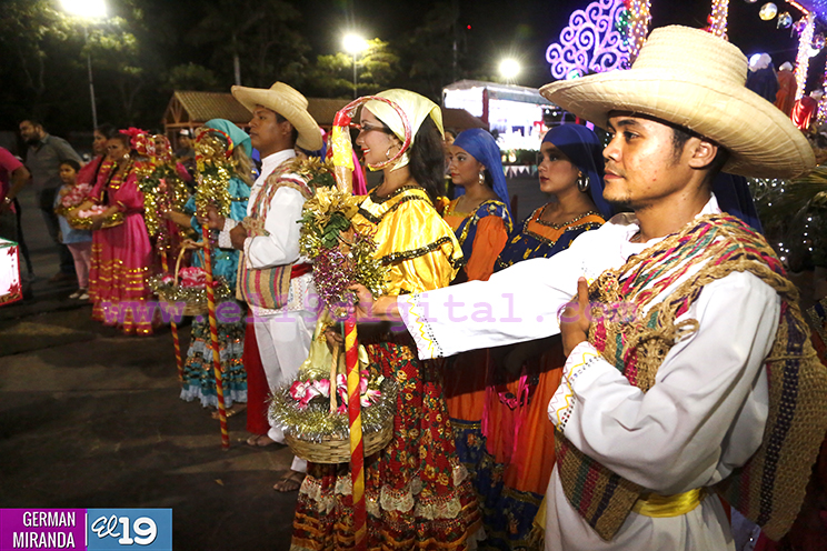 Familias disfrutaron tradicional Pastorela  que recorrió Avenida de Bolívar a Chávez