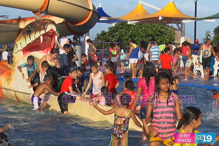 Niños viven una experiencia inolvidable en Parque Acuático