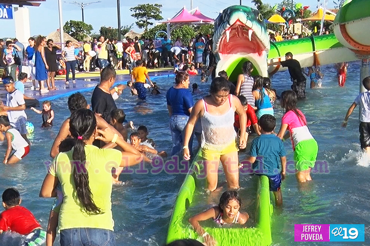 Niños viven una experiencia inolvidable en Parque Acuático