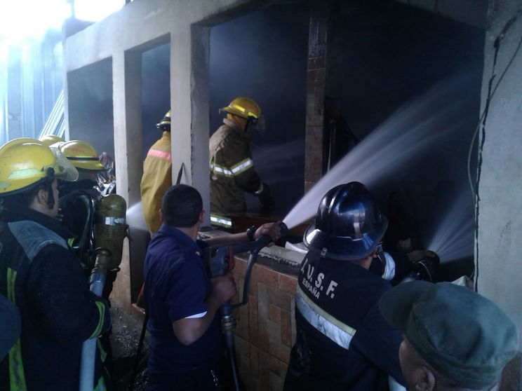 Una vivienda calcinada en barrio 19 de Julio