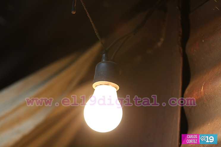 Energía más segura y estable llega a habitantes de asentamiento Ayapal