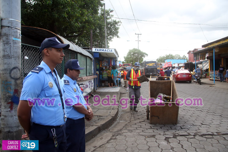 Policía Nacional desplegada en mercados, terminales y paradas de buses