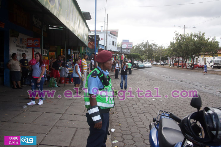 Policía Nacional desplegada en mercados, terminales y paradas de buses