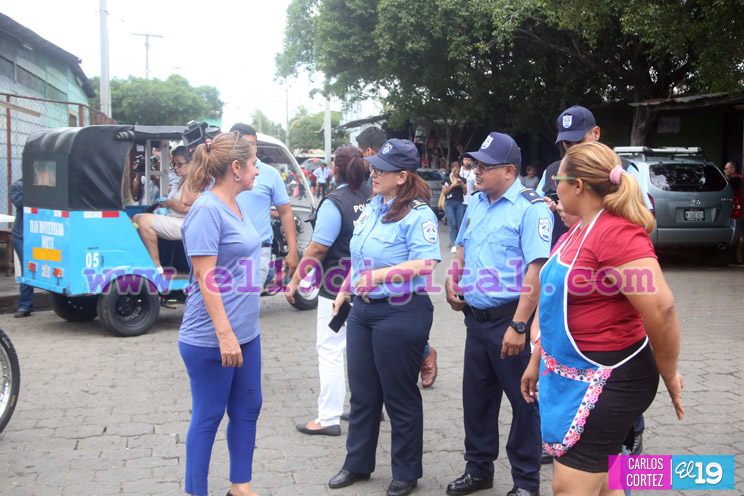 Policía Nacional desplegada en mercados, terminales y paradas de buses
