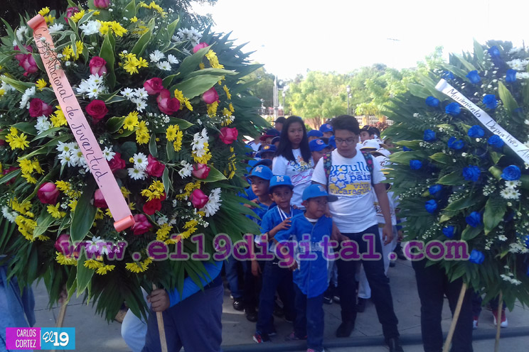 Niños y jóvenes rinden homenaje a Roberto Clemente