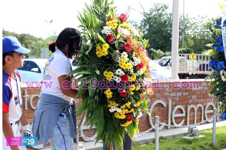 Niños y jóvenes rinden homenaje a Roberto Clemente