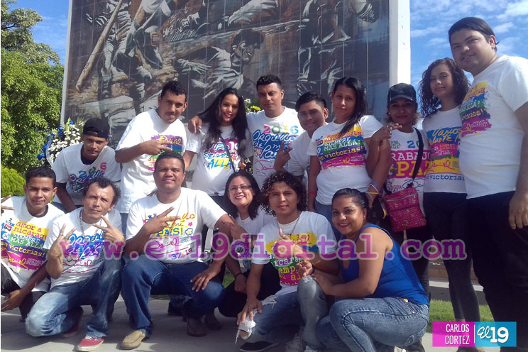 Niños y jóvenes rinden homenaje a Roberto Clemente