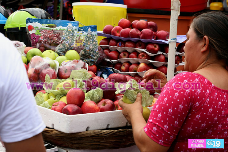 Mercados abarrotados con población haciendo compras de fin de año
