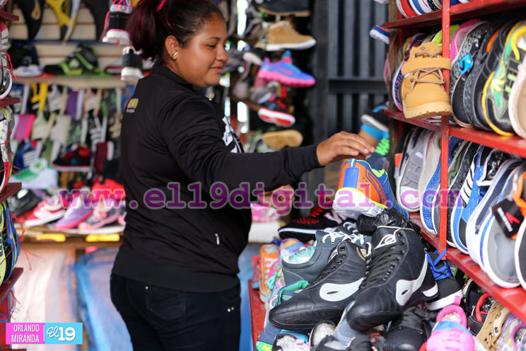 Mercados abarrotados con población haciendo compras de fin de año