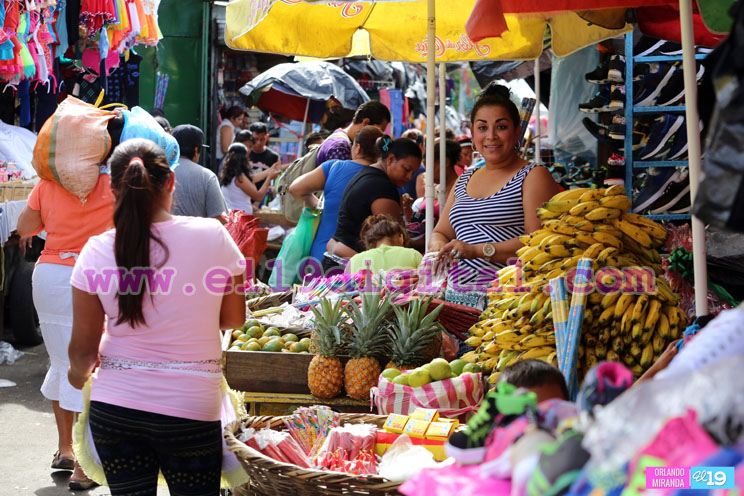 Mercados abarrotados con población haciendo compras de fin de año