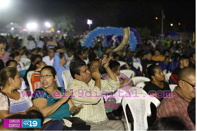 Comunidad evangélica recibe año 2017 pidiéndole a Dios más paz y bendiciones para Nicaragua