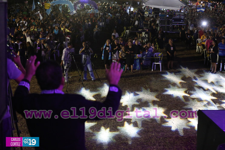 Comunidad evangélica recibe año 2017 pidiéndole a Dios más paz y bendiciones para Nicaragua