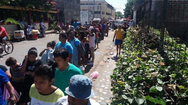 Turistas abarrotan buses para visitar balnearios de Poneloya y Las Peñitas