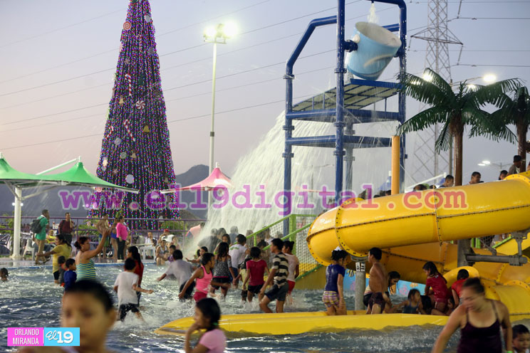 Familias disfrutan del primer día de 2017 visitando nuevos atractivos de Paseo Xolotlán