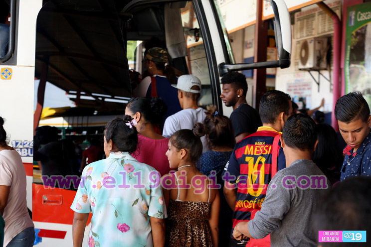 Miles regresan al interior tras pasar vacaciones en Managua