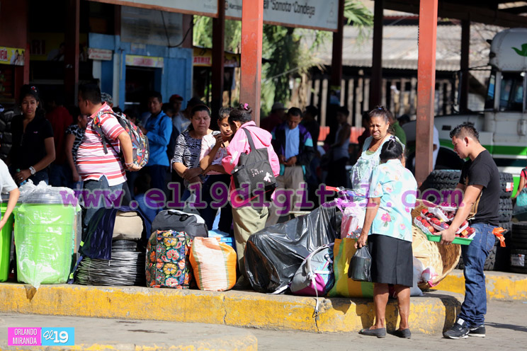 Miles regresan al interior tras pasar vacaciones en Managua