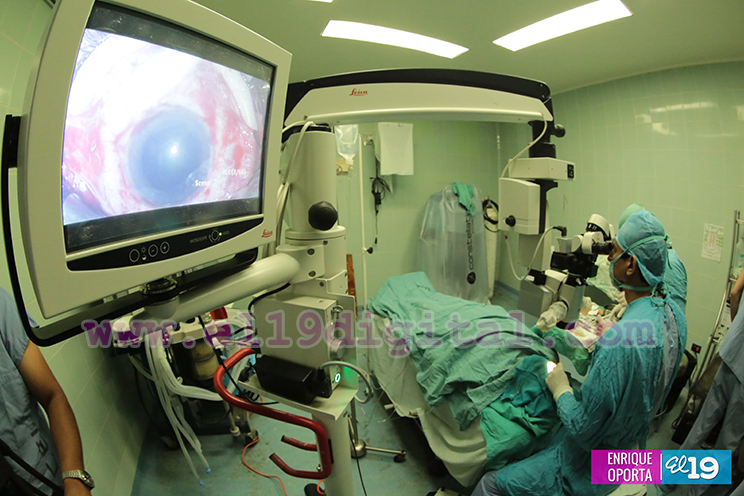 Centro de Oftalmología inicia año con jornada de cirugías y entrega de lentes 