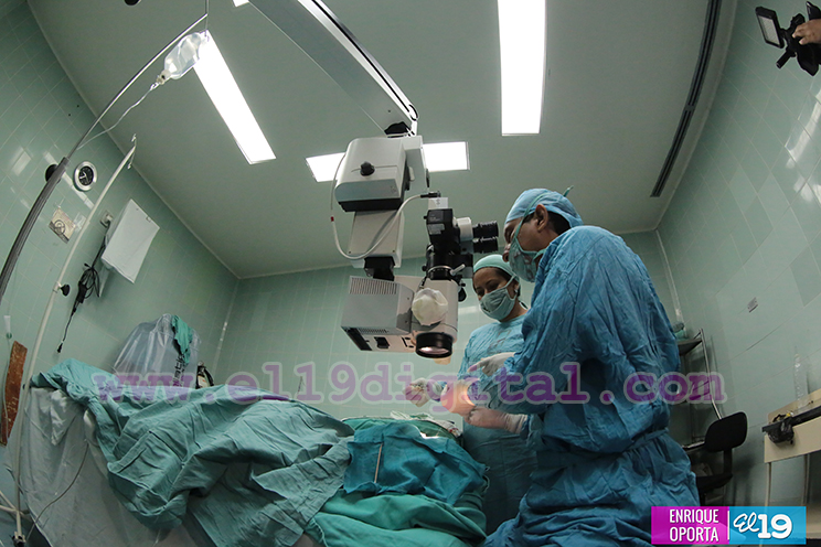 Centro de Oftalmología inicia año con jornada de cirugías y entrega de lentes 