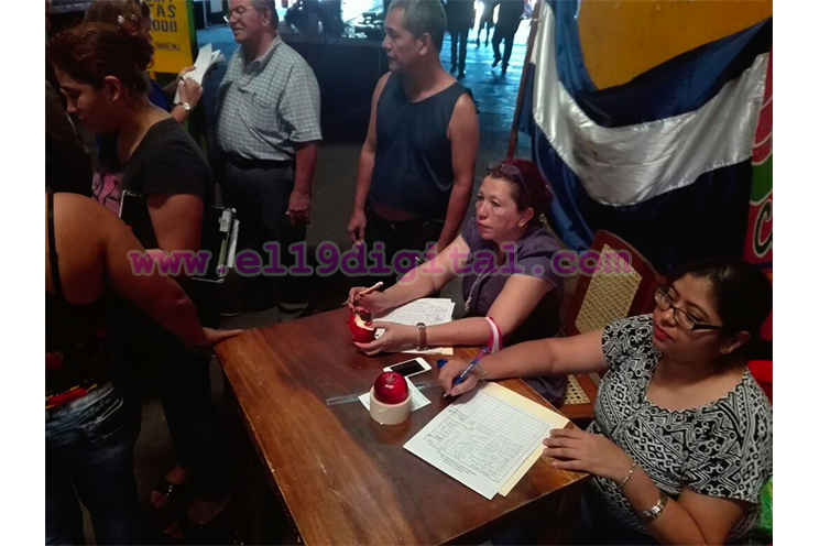 Comerciantes del Roberto Huembes solidarios por fallecimiento de compañero