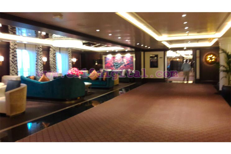 Crucero Seven Seas Explorer atraca en Corinto