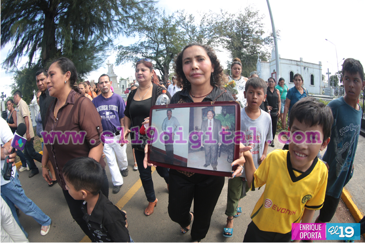 Familiares y amigos despiden a Dennis Torrez