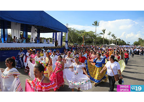 Más de 8 mil estudiantes de Managua desfilan por la Patria