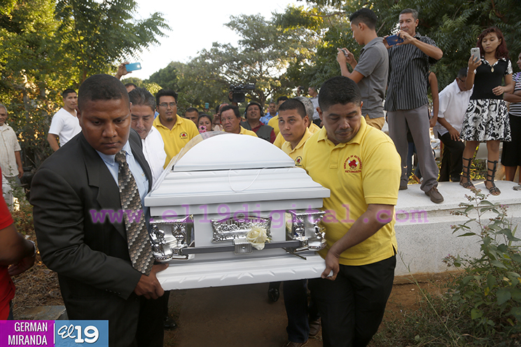 Dan último adiós a joven periodista fallecida en accidente de tránsito