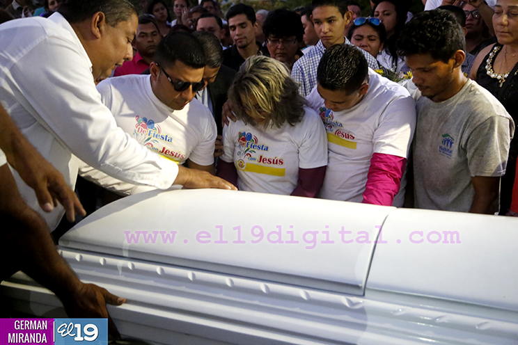 Dan último adiós a joven periodista fallecida en accidente de tránsito