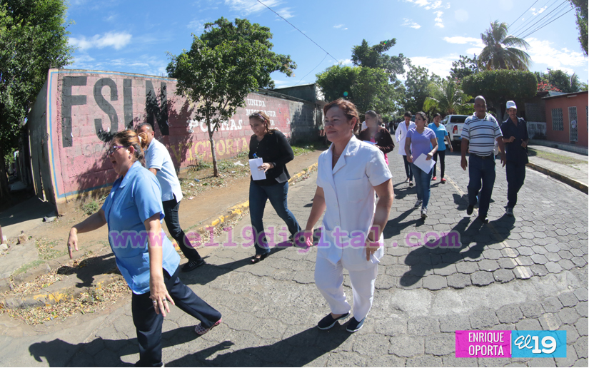 Brigadistas de Salud llevan mensaje de prevención de enfermedades a pobladores del barrio Cuba